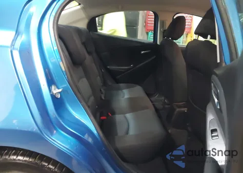 2018 Toyota Yaris Ia из США, поврежденный, VIN 3MYDLBYV2JY329196